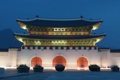Seoul City Walking Private Tour (3hours) - Gyeongbokgung Palace: hanbok + the main gate moment