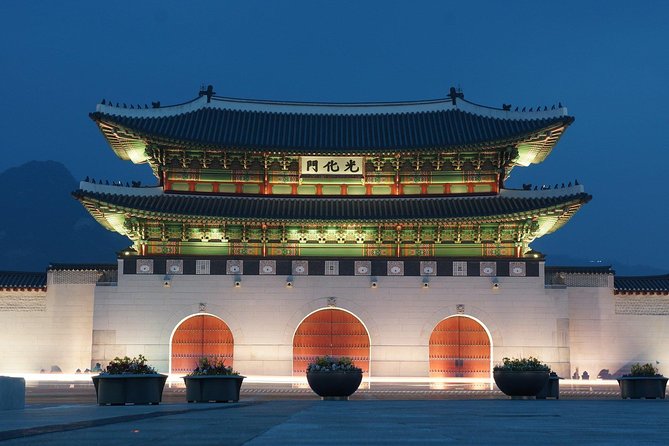 Seoul City Walking Private Tour (3hours) - Gyeongbokgung Palace: hanbok + the main gate moment