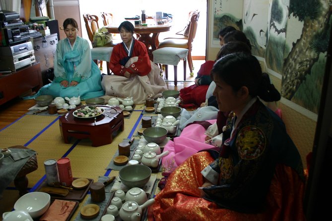 Seoul Cultural Tour - Kimchi Making, Gyeongbok palace with Hanbok - Guide Quality Matters: Look for Clear, Friendly Hosting