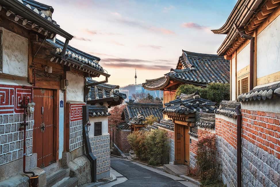 Seoul Day Tour: Gyeongbok Palace, Bukchon, Gwangjang Market - Bukchon Hanok Village: Narrow Lanes, Big Photo Payoff