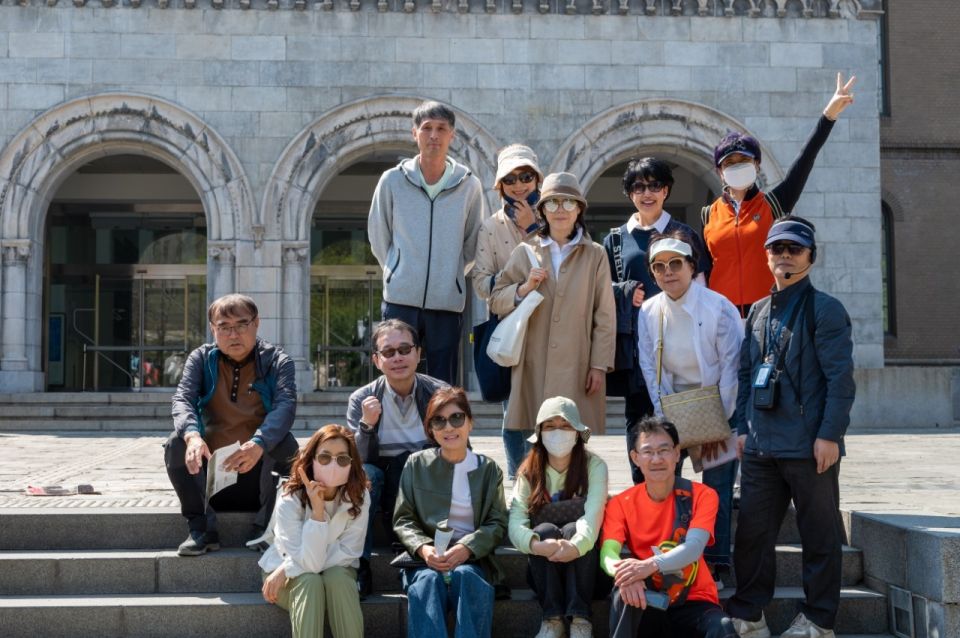 Seoul: Deoksugung Palace Heritage Walking Tour - Cheonggyecheon: where an old drainage ditch turned into a walking-friendly Seoul