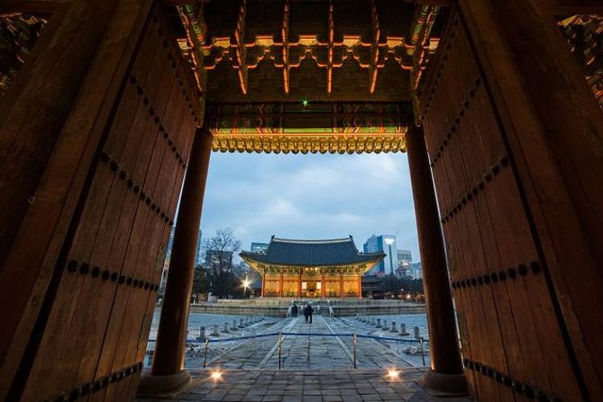 Seoul: Deoksugung Palace Night Tour - Deoksugung after dark: why this palace story lands harder at night