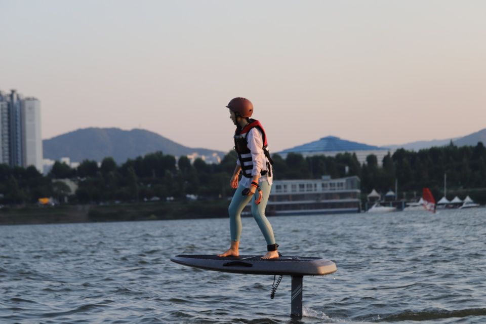 Seoul : Efoil Experience in Han River - Why E-Foiling on the Han River Near Ttukseom Feels Easier