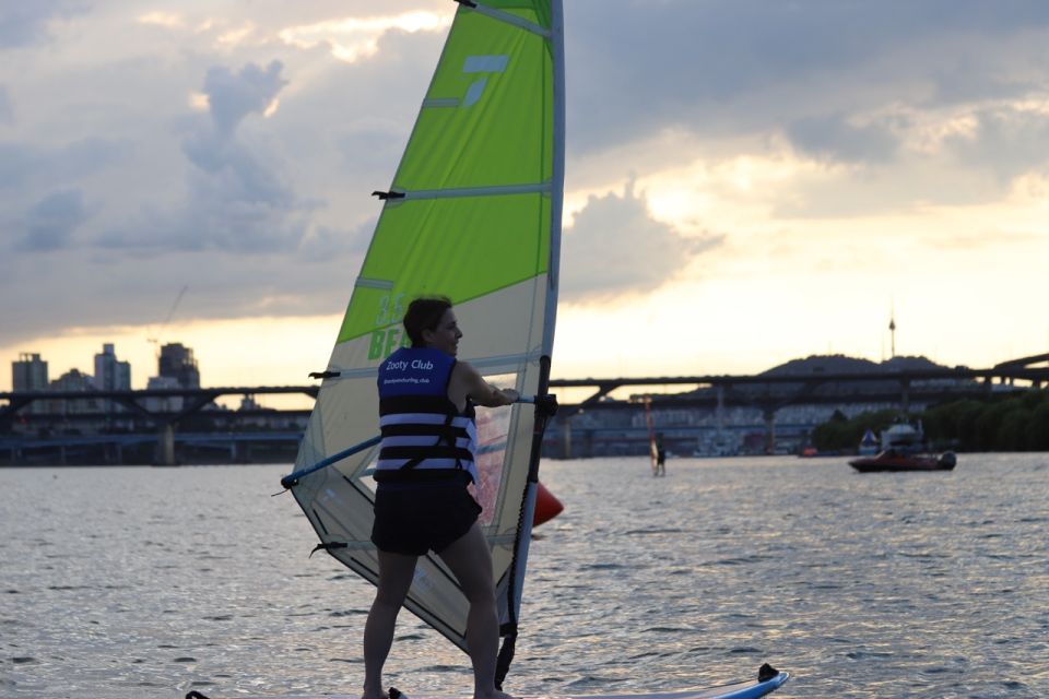 Seoul : Efoil Experience in Han River - Group Size: Up to 4 People for More Attention