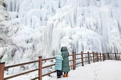 Seoul: Eobi+Nami+Hanbok(+RailBike or Strawberry Options)Tour - Eobi Ice Valley: the white-wonder photo stop