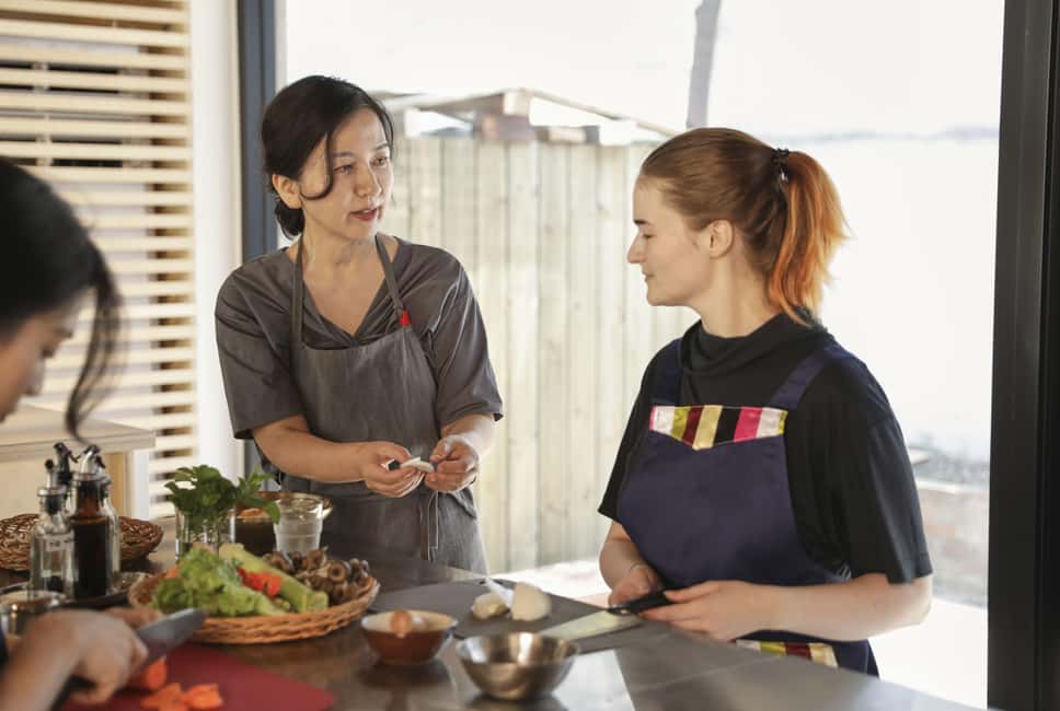 Seoul: Experience Korean Cooking in Modern Hanok Kitchen - Meeting point near Bukchon: how to avoid the day getting annoying