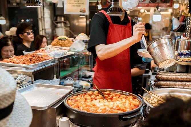 Seoul Food: Banchan, Bibimbap, and Beyond - Stop 3: Cheonggyecheon Stream At Night-Like Pace