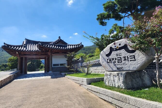 Seoul Food: Banchan, Bibimbap, and Beyond - Stop 4: Gyeongbokgung Palace For The Big Picture Behind Korean Table Culture