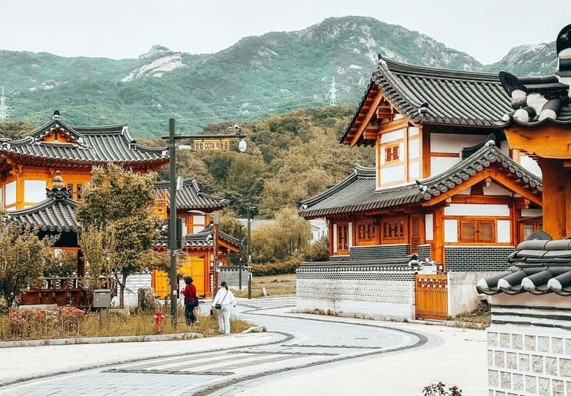 Seoul Full-Day City Tour: Hanok Village, Scenic Routes - Who should book this Seoul autumn tour?