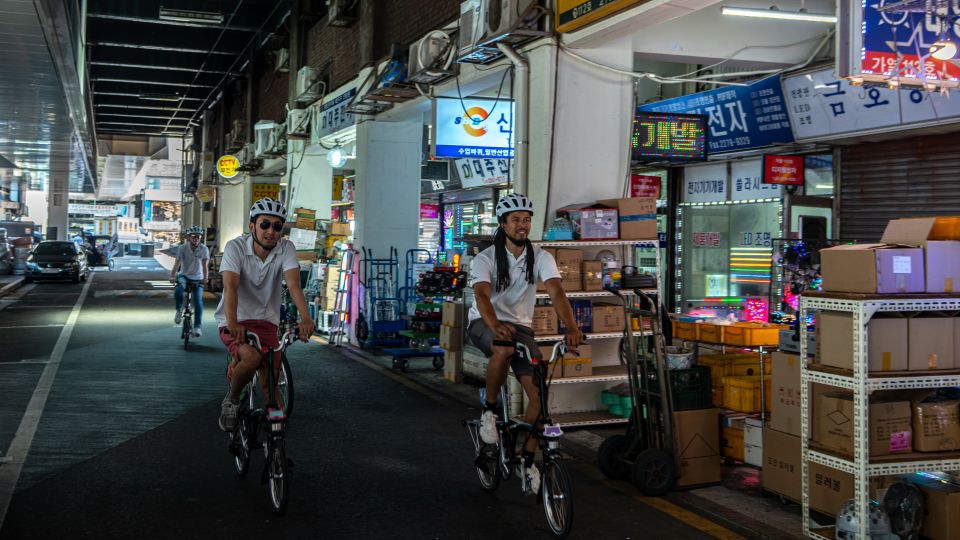 Seoul: Guided Small Group V.I.P Morning Pedicab Tour - An extra stop off the main track, then the Blue House ride