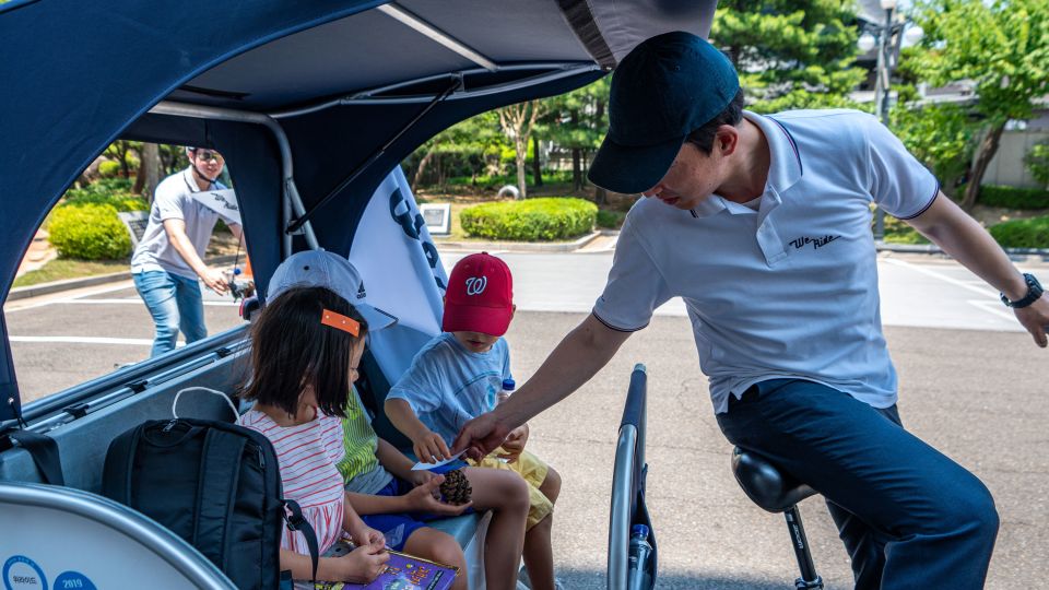 Seoul: Guided Small Group V.I.P Morning Pedicab Tour - Finding We Ride Korea on Jong-ro and starting smoothly