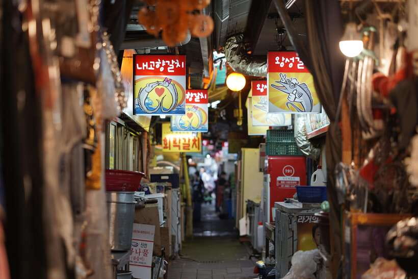Seoul: Guided Street Food Tour at Namdaemun Market - Should you book the Namdaemun Street Food Tour at Hoehyeon?