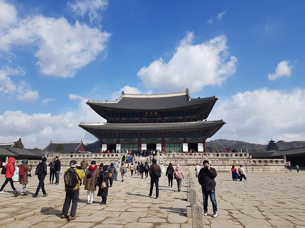 Seoul: Gyeongbok Palace, Bukchon Village, and Gwangjang Tour - Small details that help you enjoy the day more