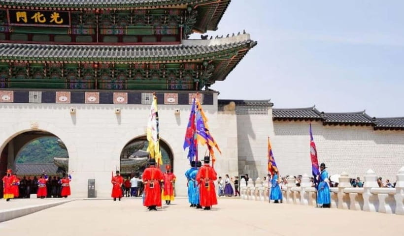 Seoul: Gyeongbokgung, Lotte Tower & Gangnam Trendy Day Tour - Gwanghwamun Square and the Royal Guard Changing Ceremony