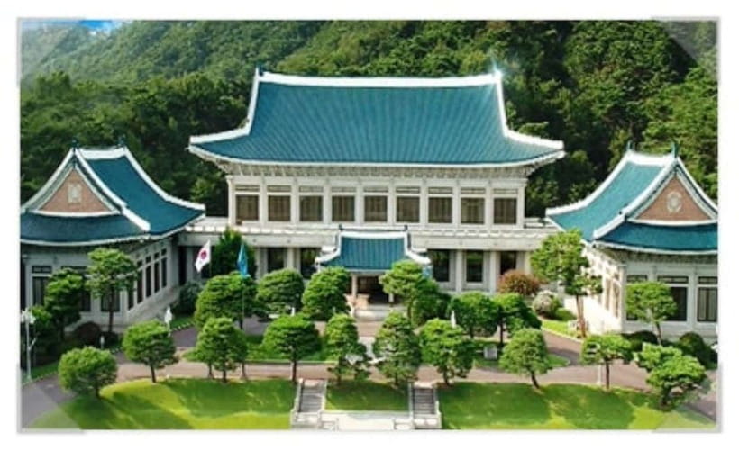 Seoul: Gyeongbokgung, Lotte Tower & Gangnam Trendy Day Tour - Blue House pass-by: a quick look at a major landmark from the road