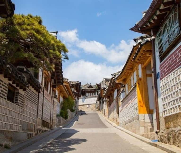 Seoul: Gyeongbokgung, Lotte Tower & Gangnam Trendy Day Tour - Transportation, comfort, and the guide’s role