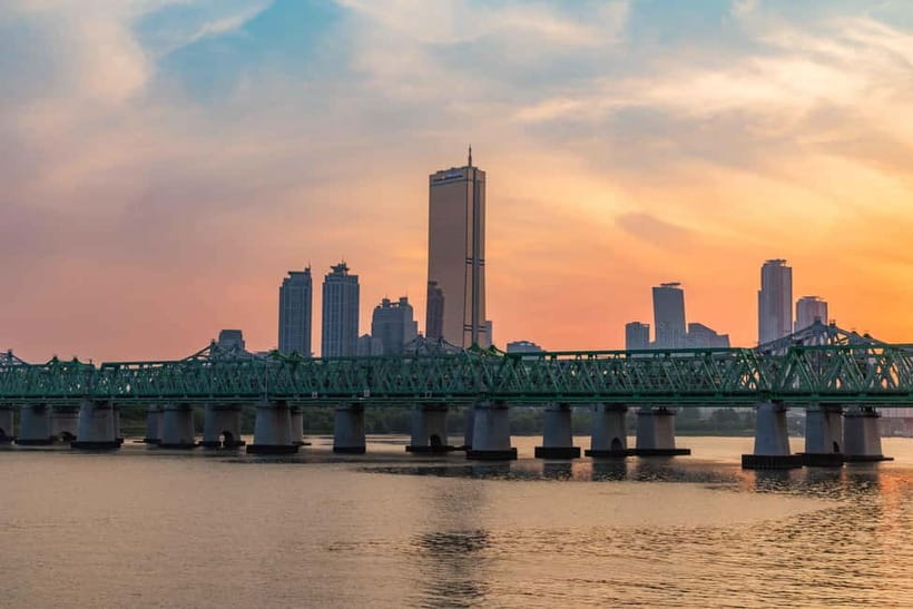 Seoul: Han River Sunset Bike Tour with Rainbow Fountain Show - Starting Outside Yeouinaru Station Exit 2: the simple meet-up that saves time