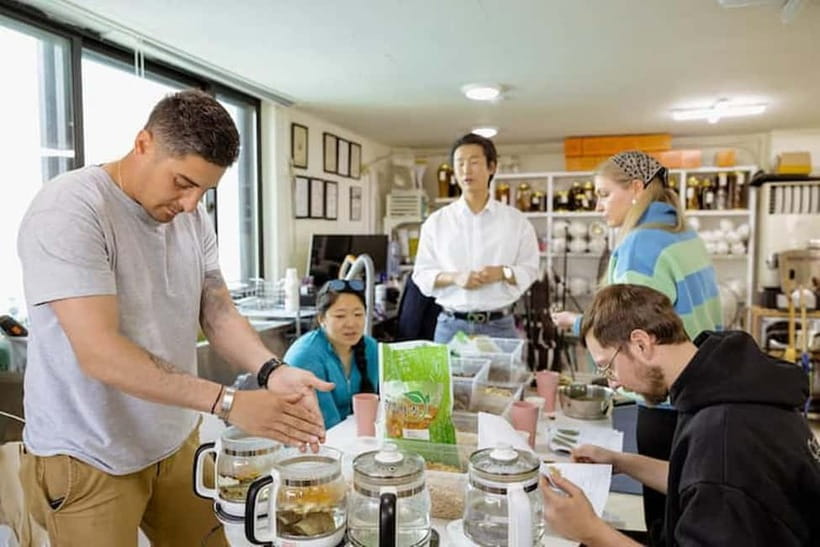Seoul: Herbal Tea Class & Korean Medicine Tour - East vs West Medicine and the Yin–Yang/Five Elements Basics