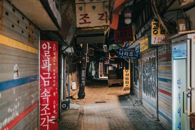 Seoul High-Quality Night Photography - Stop 2: Cheonggyecheon Stream bridge at night
