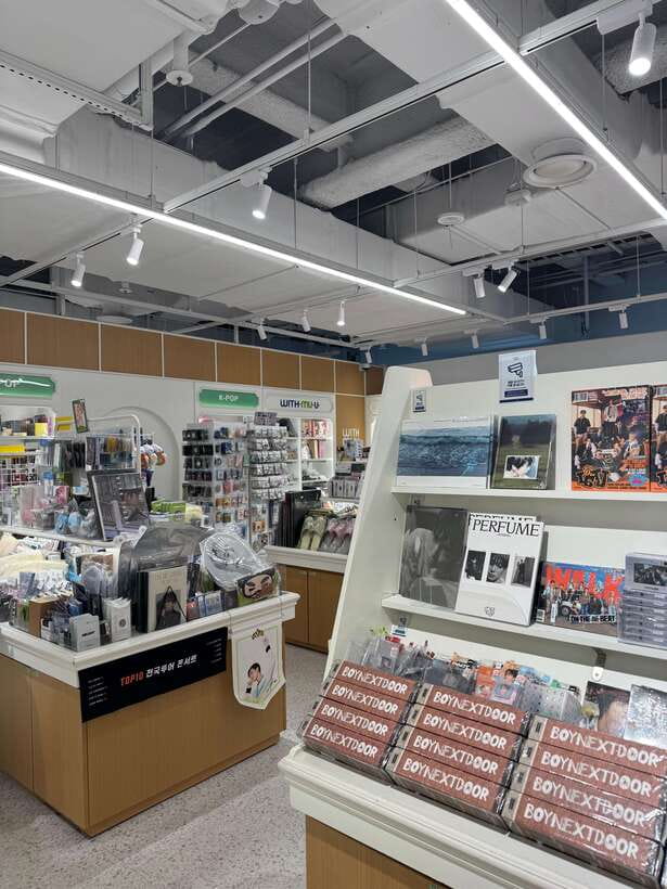 Seoul: Hongdae, Animation&Game, Theme Cafe Walking Tour - Zzang Games and 943 King’s Cross: fun stops that need a little flexibility
