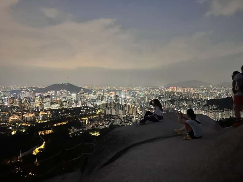 Seoul: Inwangsan Sunset Hike with Guide - Key things you’ll notice right away