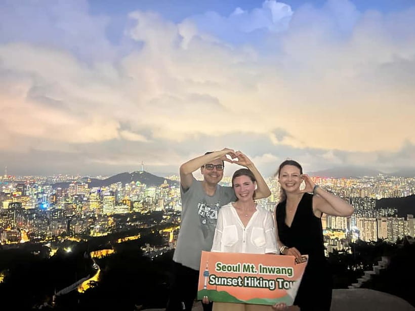 Seoul: Inwangsan Sunset Hike with Guide - How Mina Brings the Fortress Wall to Life