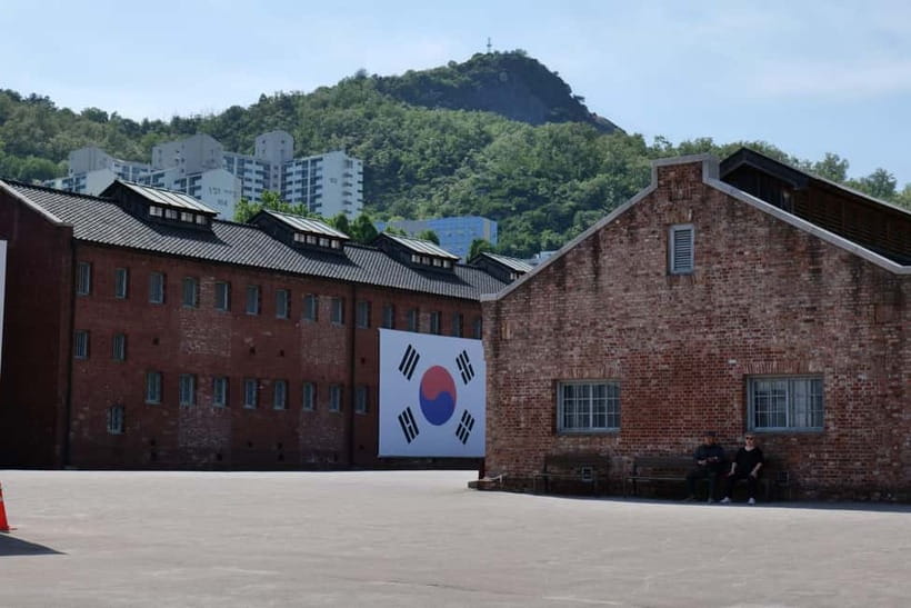 Seoul: Korea Dark History Tour at Seodaemun Prison - Why Seodaemun Prison and Independence Gate belong together