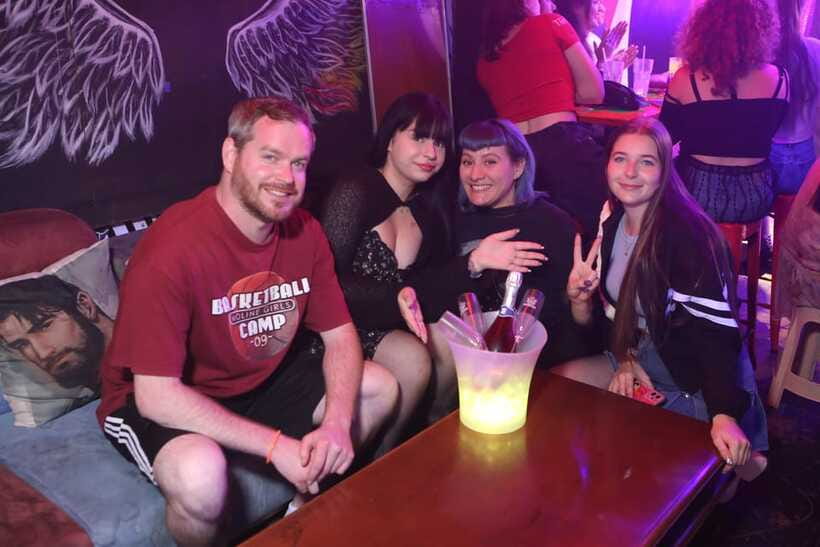 Seoul: LGBTQ+ Pub Crawl and Drag Show with Local Drag Queen - Who should book this Seoul LGBTQ+ pub crawl with a drag queen host