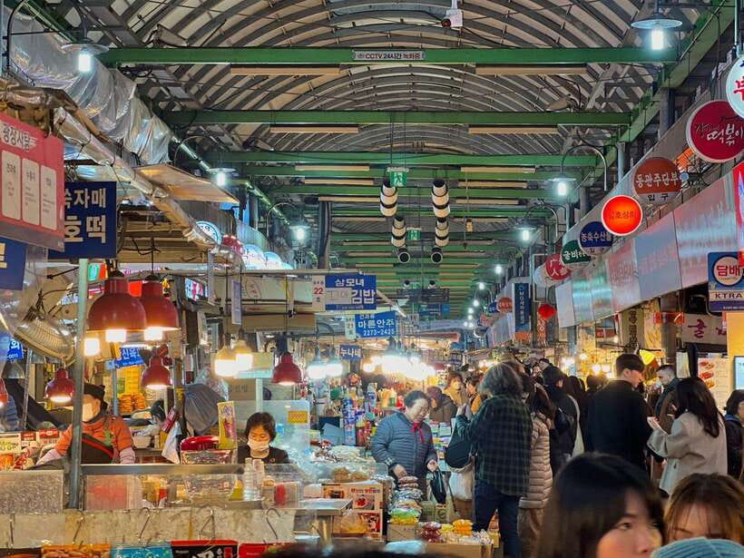 Seoul: Max Out Must Visit City Highlights Panoramic Day Tour - Cheonggye Plaza: Where City Life Starts Running