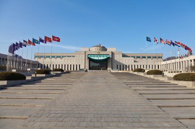 Seoul Morning Tour: Seoul Tower, Namsan Hanok Village, The War Memorial of Korea - Seoul Tower on Mt Namsan: The Best Way to Read the City