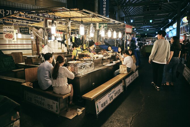 Seoul Night Palace & Market Food Tour with Vehicle - Guides Make or Break It: What to Expect from the Storytelling