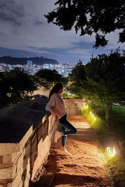 Seoul Night Tour: Naksan Park & Hidden Jems - Stop One: Naksan Park After Dark and the Rumi & Jinu Connection