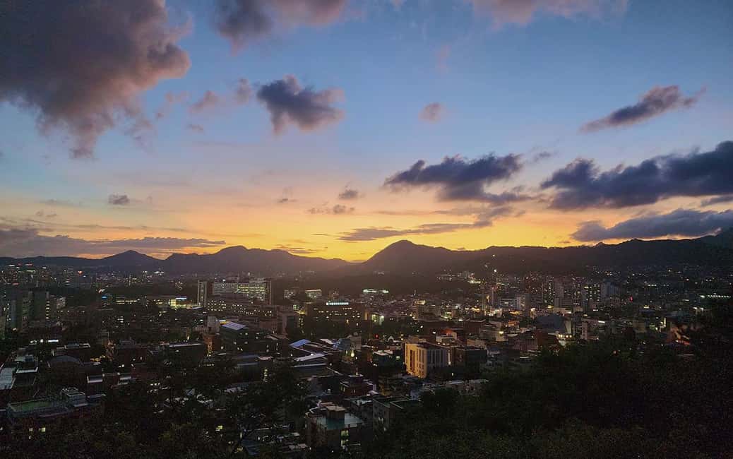Seoul Night Tour: Naksan Park & Hidden Jems - Should You Book This Seoul Night Tour?