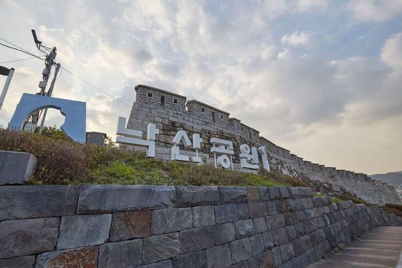 Seoul: Private Car Tour with Licensed Professional Guide - Beyond the classic sites: how temples, Gangnam, and COEX can fit