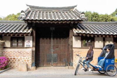Seoul Private Pedicab Tour : Bukchon Anguk Hanok Village - Getting started: Anguk Station versus the National Museum courtyard