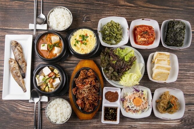 Seoul Private Tour: Palace, Bukchon, Insadong & Han River Cruise - Insa-dong and Hanjeongsik lunch: traditional culture with zero pressure