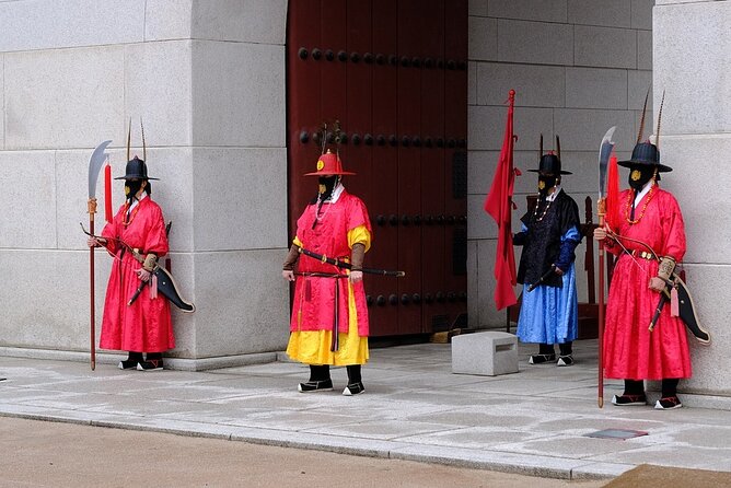 Seoul Private Tour: Palace, Bukchon, Insadong & Han River Cruise - The guide experience: comfort, control, and clear communication