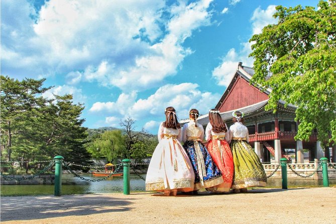 Seoul Private Tour with hidden gem of Seoul - Bukchon Hanok Village: Joseon-era homes with real residents