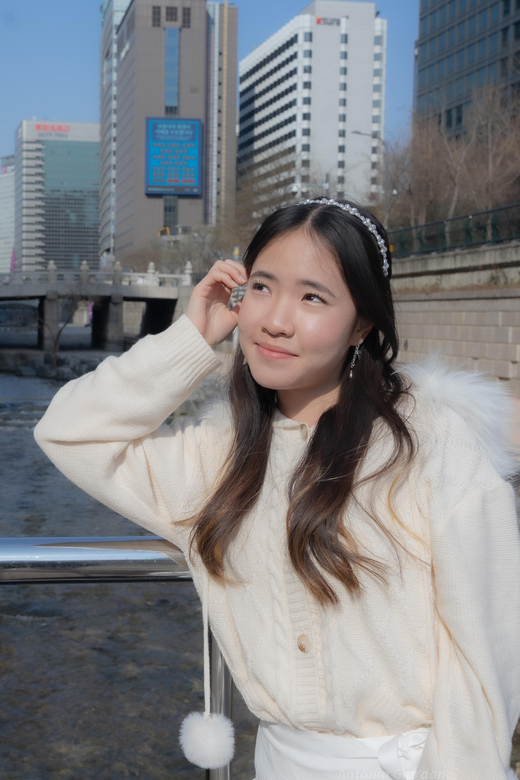 Seoul: Professional Photoshoot choose your location - Seoul professional photoshoot: pick the vibe, then let Antonia steer