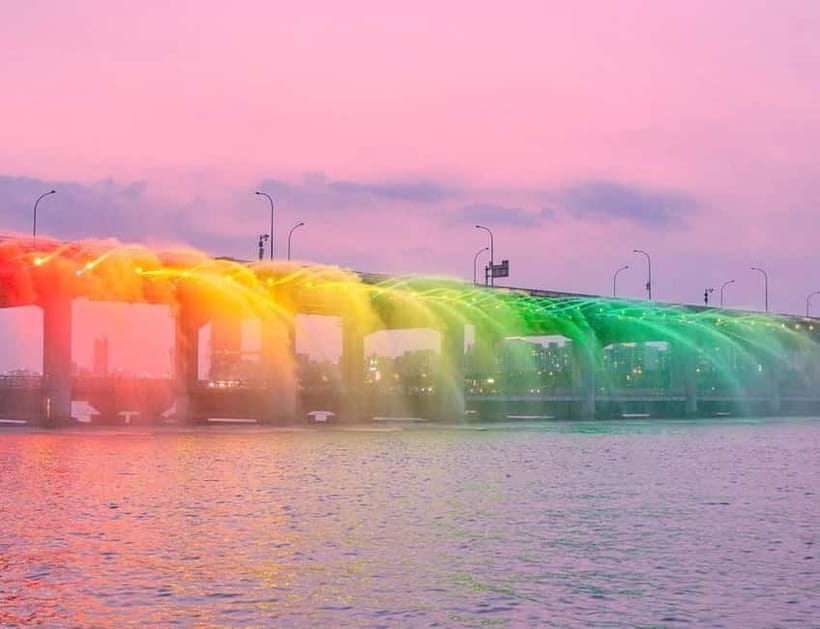Seoul: Small Group Picnic & Night Bike Ride at Han River - Banpo Bridge Moonlight Rainbow Fountain: plan for photos, not guarantees