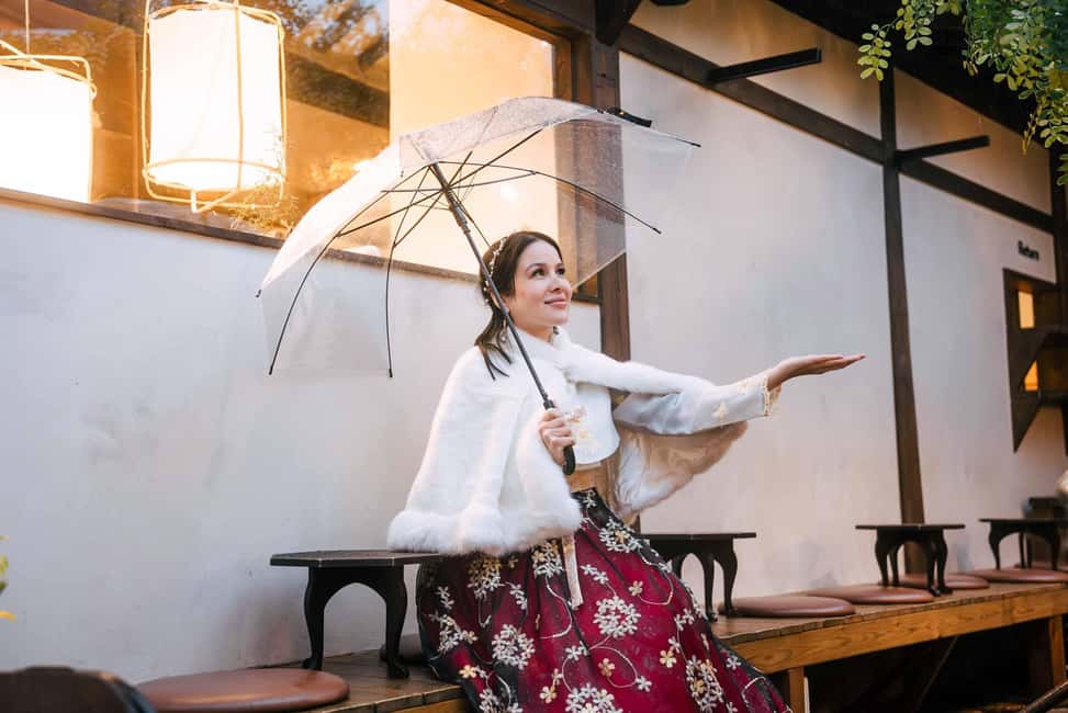 Seoul: Street Photoshoot and Hidden Gem History Walking Tour - Cheonggyecheon at sunset: where the tour earns its golden-hour timing