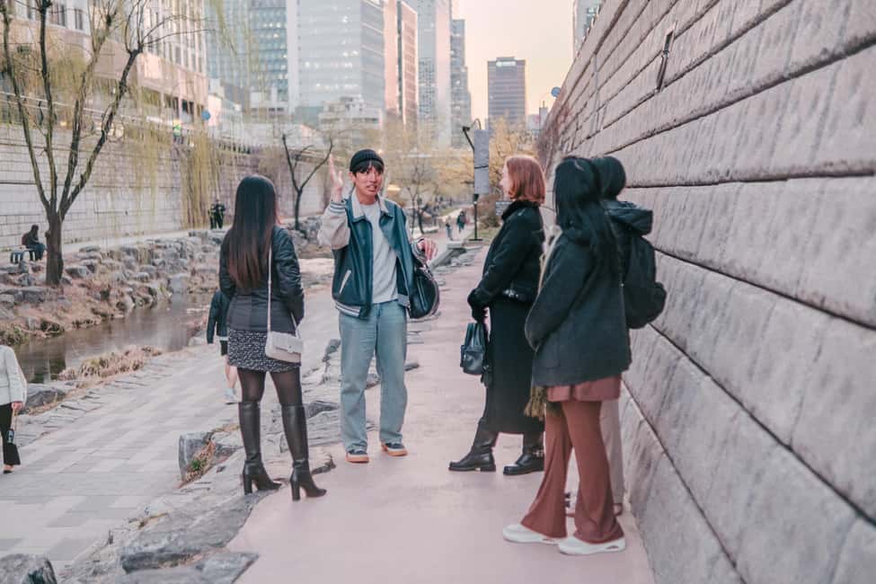 Seoul: Street Photoshoot and Hidden Gem History Walking Tour - A final photo stop, then back toward Ikseon-dong and the station area