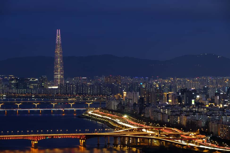 Seoul Sunrise & Sunset Hike + Temple & K-Food Adventure - Small-group energy: better for questions, easier for beginners