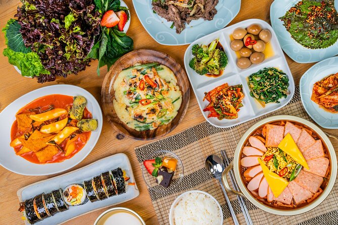 Seoul: Taste of Korea, Authentic Home Style Cooking Class - Welcome drinks and snacks: Sikhye and Makgeolli set the tone