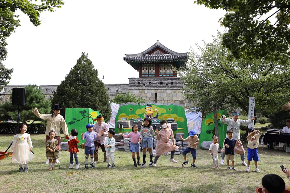 Seoul: The 62nd Suwon Hwaseong Cultural Festival Day Tour - Sept 28 Option: Hanbok Royal Dressing and King Jeongjo’s Parade