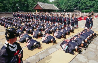 Seoul: UNESCO Sites tour: Palace, Shrine & Bukchon Village - Bukchon Hanok Village: hanok streets, cafés, and quick photo wins