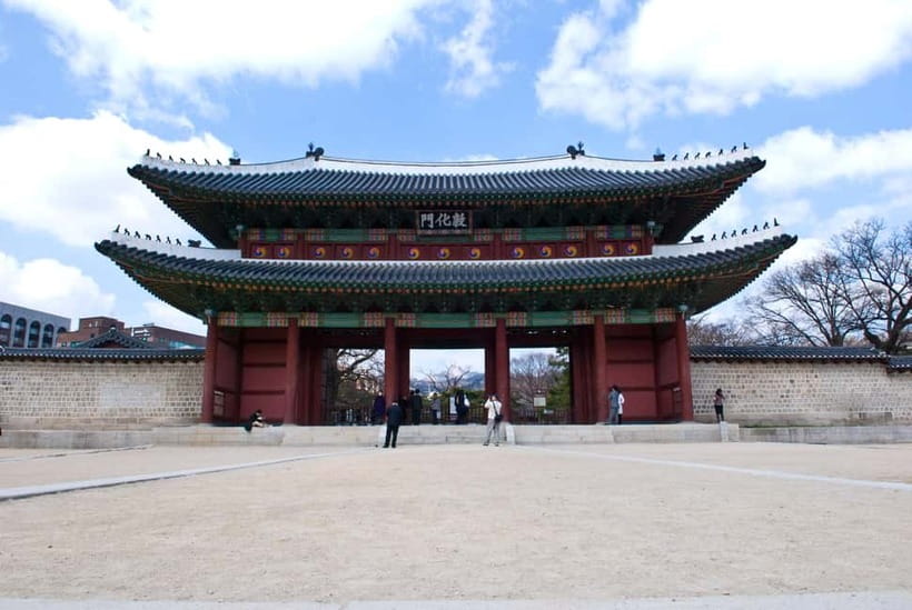 Seoul: UNESCO Sites tour: Palace, Shrine & Bukchon Village - The Cheongha Korea Ginseng stop: ancient medicine, with modern context