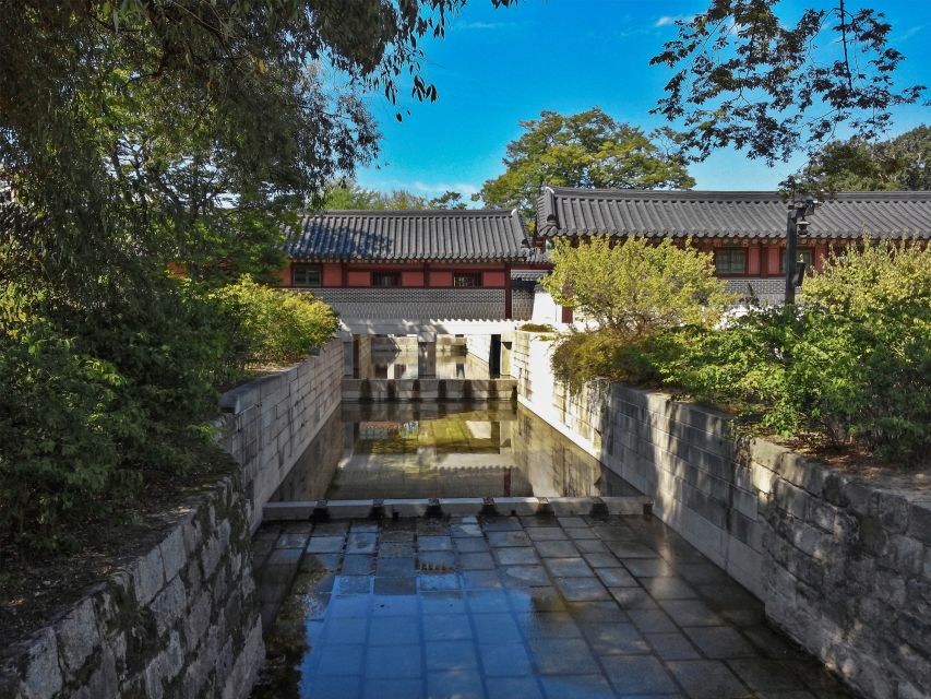 Seoul: UNESCO Sites tour: Palace, Shrine & Bukchon Village - Suwon arrives: Hwaseong Fortress and late-18th-century engineering