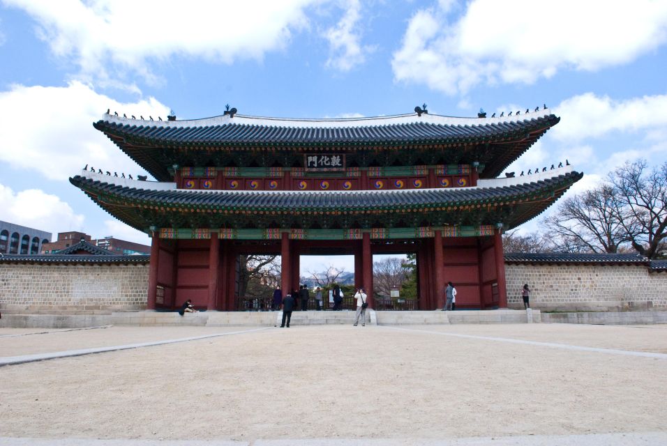 Seoul: UNESCO Sites tour: Palace, Shrine & Bukchon Village - Lunch timing: included as a break, paid as a meal