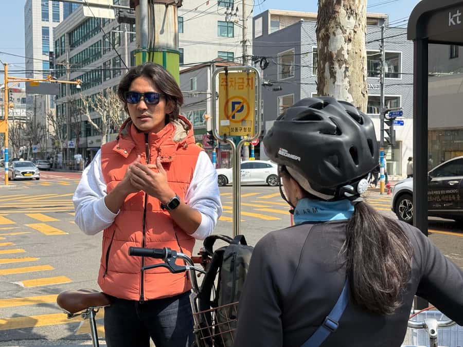 Seoul: Urban Nature Bike Tour along Han River - Optional Han River picnic: how to do Seoul like a local